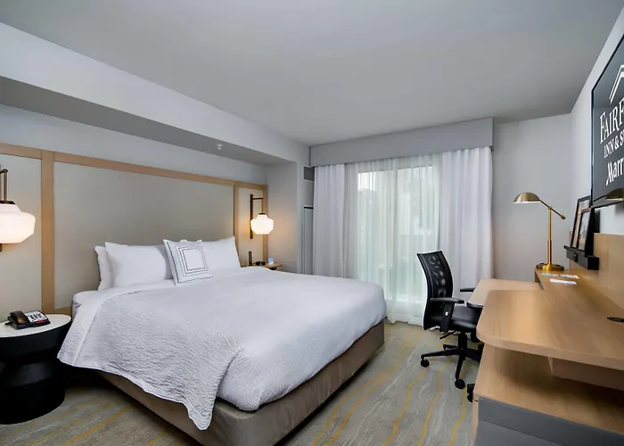 Fairfield & Worth Downtown/convention Center Hotel 3*