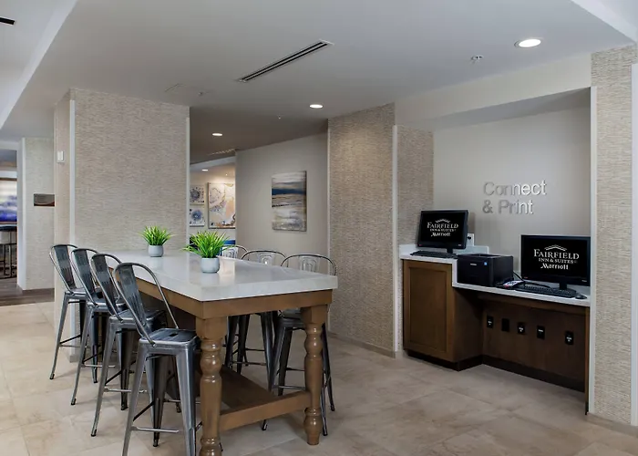 Hotel Fairfield & Worth Downtown/convention Center 3*