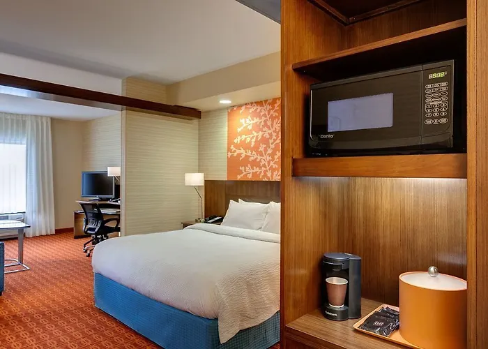 Hotel Fairfield & Worth Downtown/convention Center 3*