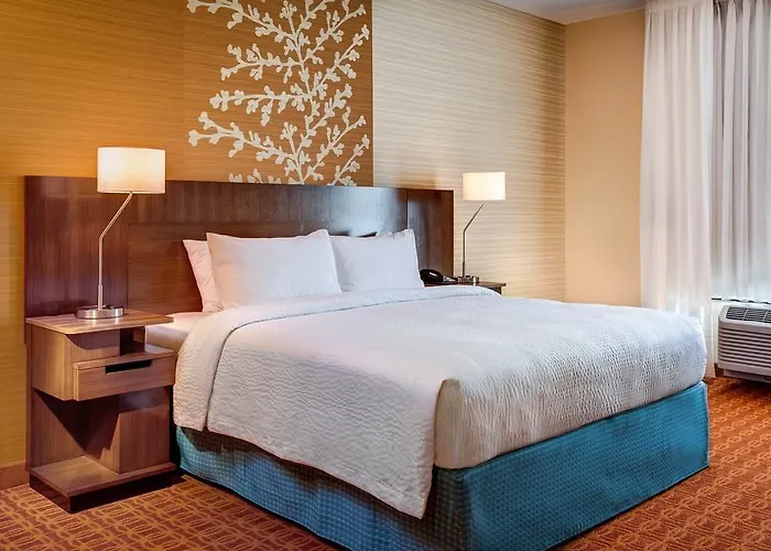 Hotel Fairfield & Worth Downtown/convention Center 3*